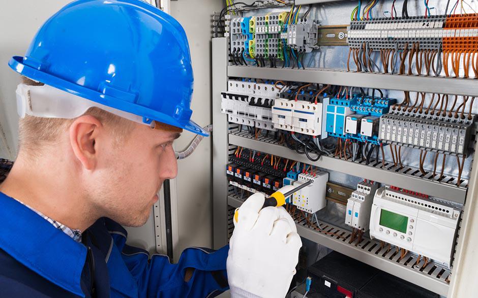 travail électricien Igny