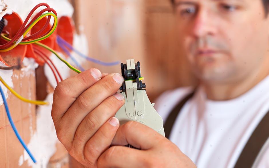 travail électricien Igny
