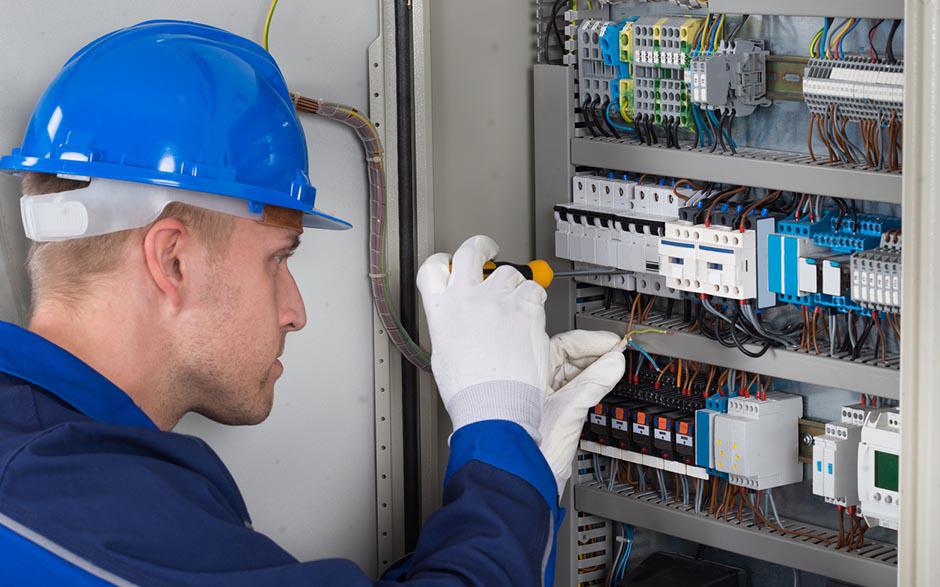 travail électricien Igny