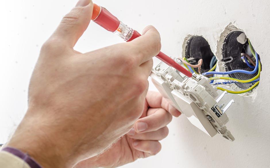 travail électricien Igny